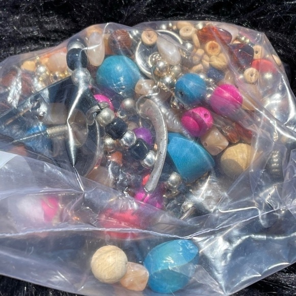 Vintage Lot Of Crafting Beads Wood Plastic For Repurposing - Picture 5 of 7